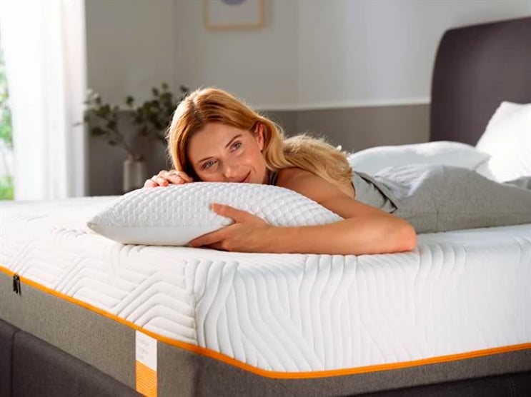 woman on tempur mattress